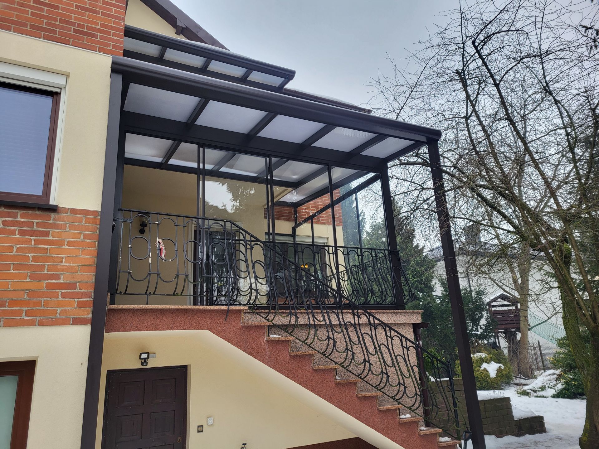 Zadaszenie tarasu RAL 8019 brąz w Lublinie