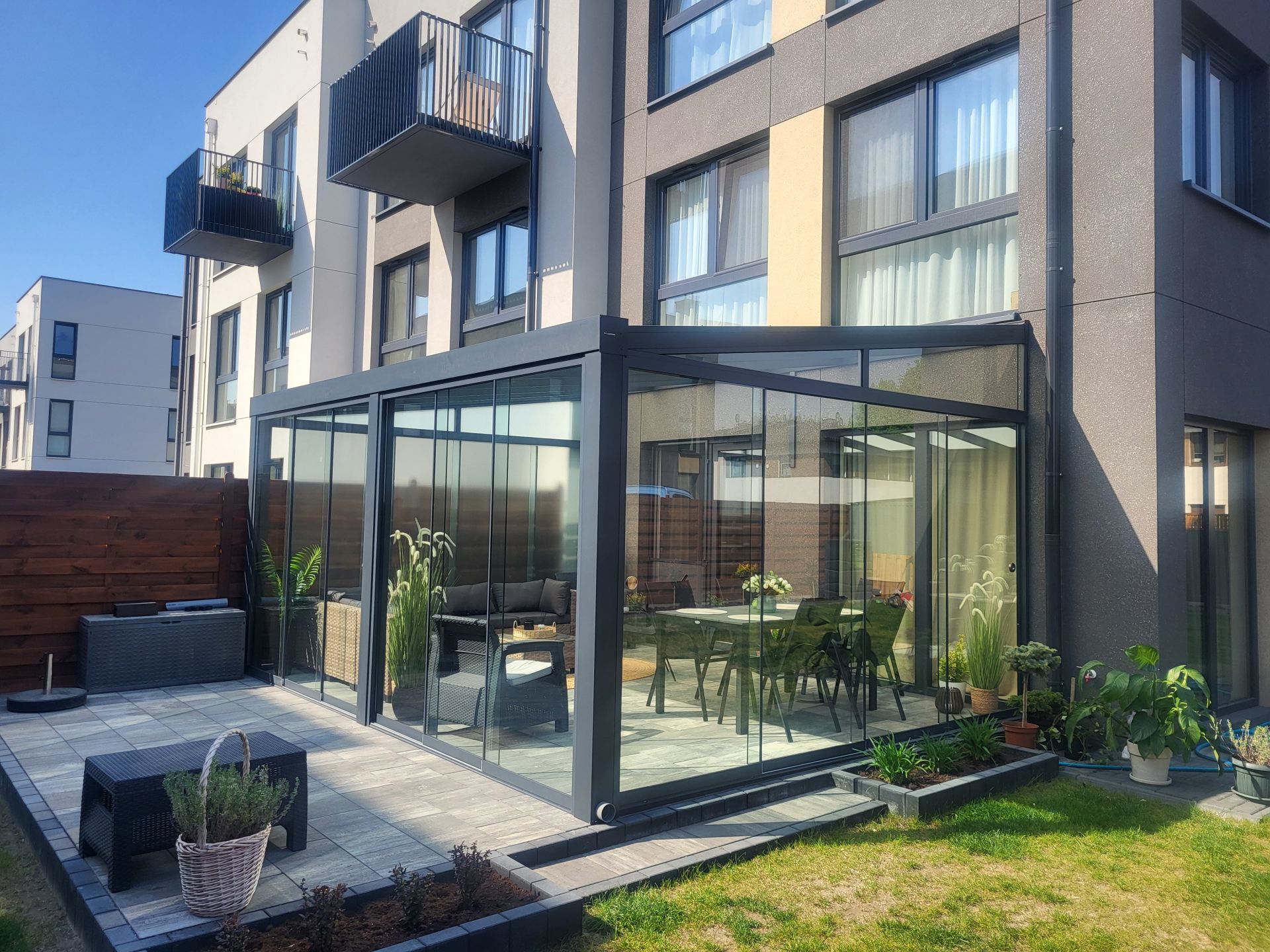 Zabudowa tarasu z aluminiową konstrukcją — realizacja Balkon System